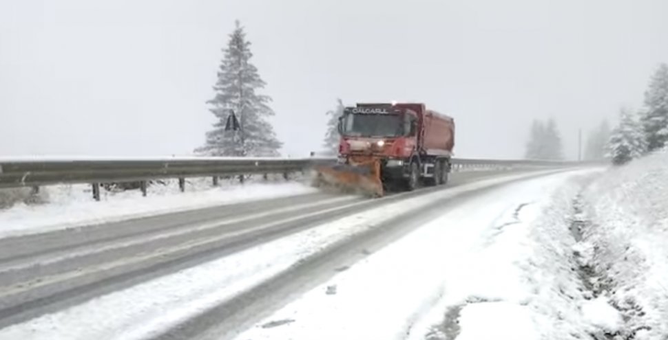 Ninge în România. Utilajele acționează deja pentru deszăpezire