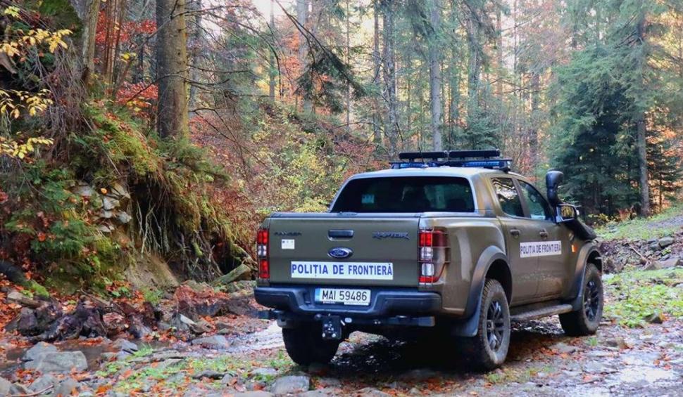 Poliţia de Frontieră, dotată cu maşini de 200 cai putere care pot traversa ape adânci de până la 80 cm 800898