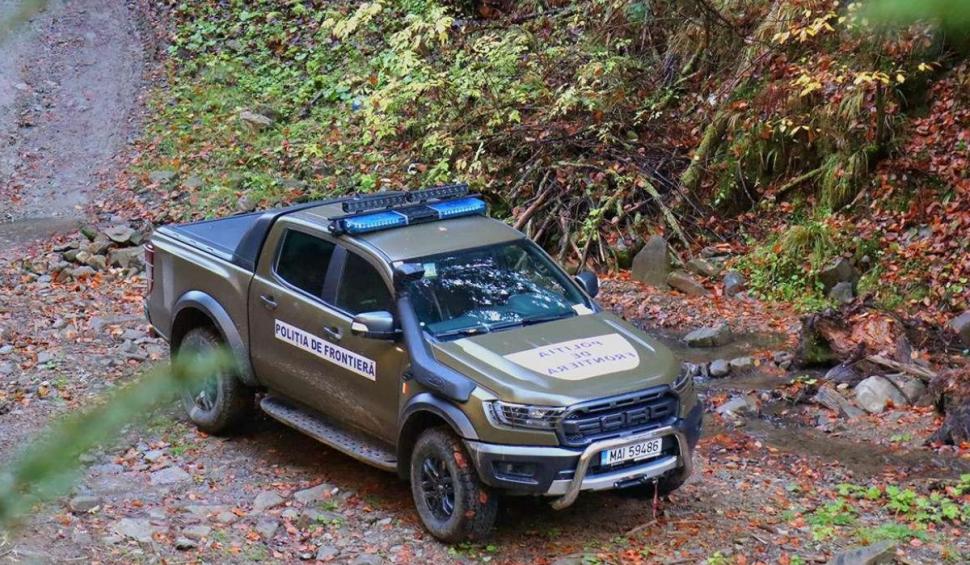 Poliţia de Frontieră, dotată cu maşini de 200 cai putere care pot traversa ape adânci de până la 80 cm 800901