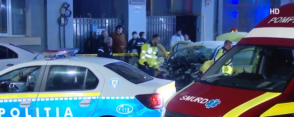 Grav accident rutier în Bucureşti. Un taxi a fost spulberat de un autobuz STB. O persoană a murit şi alte patru au fost rănite 801057