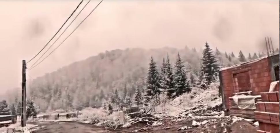Ninge abundent la munte. Turiștii se pot bucura de primul strat de zăpadă 800998