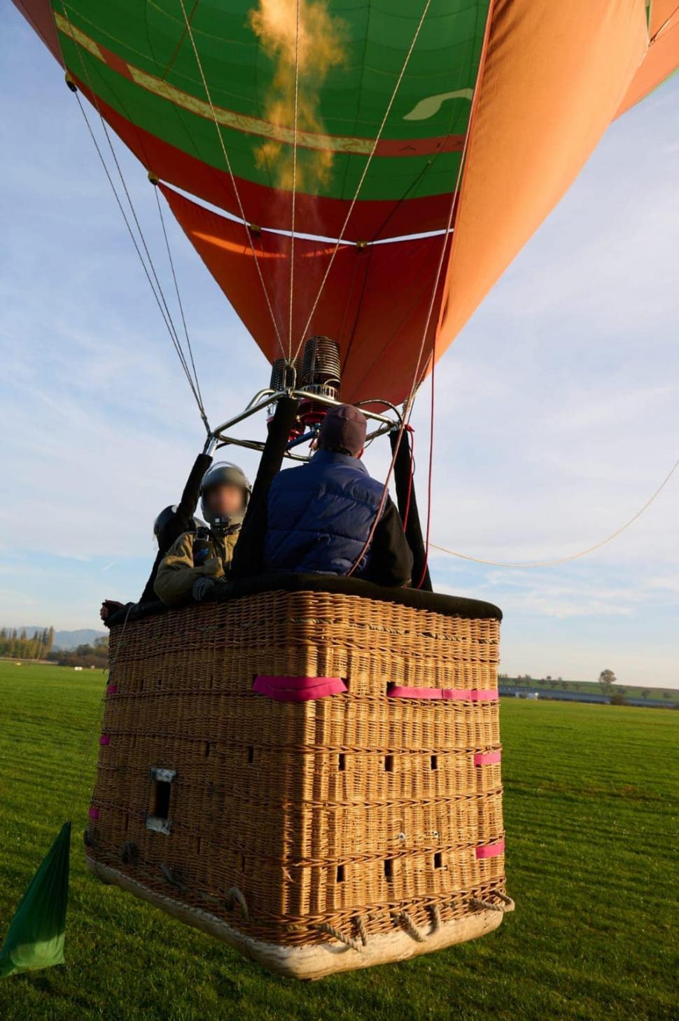 Parașutiștii Jandarmeriei Române, salturi în premieră din balonul cu aer cald, în Cehia 801032
