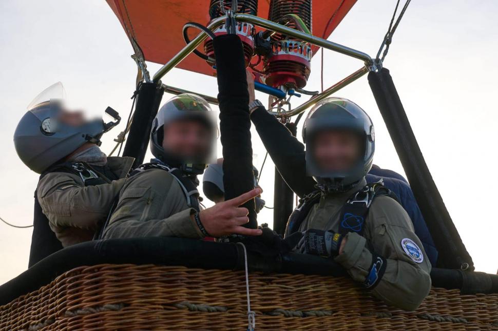 Parașutiștii Jandarmeriei Române, salturi în premieră din balonul cu aer cald, în Cehia 801033