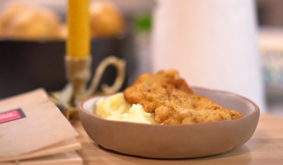 Şniţel de pui cu piure de cartofi, reţeta Cristinei Jacob într-o nouă ediţie a emisiunii "Gătit la costum", sezonul 3