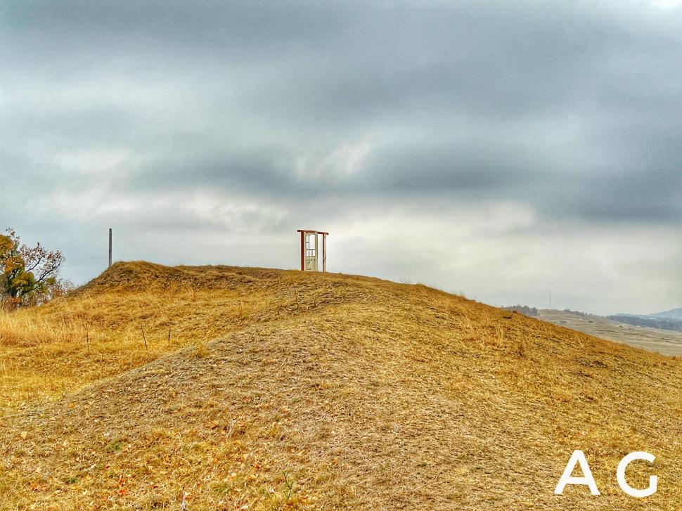 "Uşa din natură", loc inedit pentru poze la graniţa dintre două judeţe din România 801130