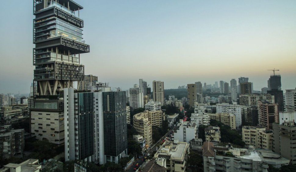 Locuinţa de 27 de etaje a celui mai bogat om din India. 600 de angajați o îngrijesc