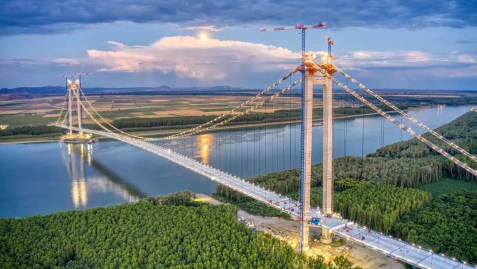 CNAIR: Constructorul podului suspendat peste Dunăre este în continuare în întârziere