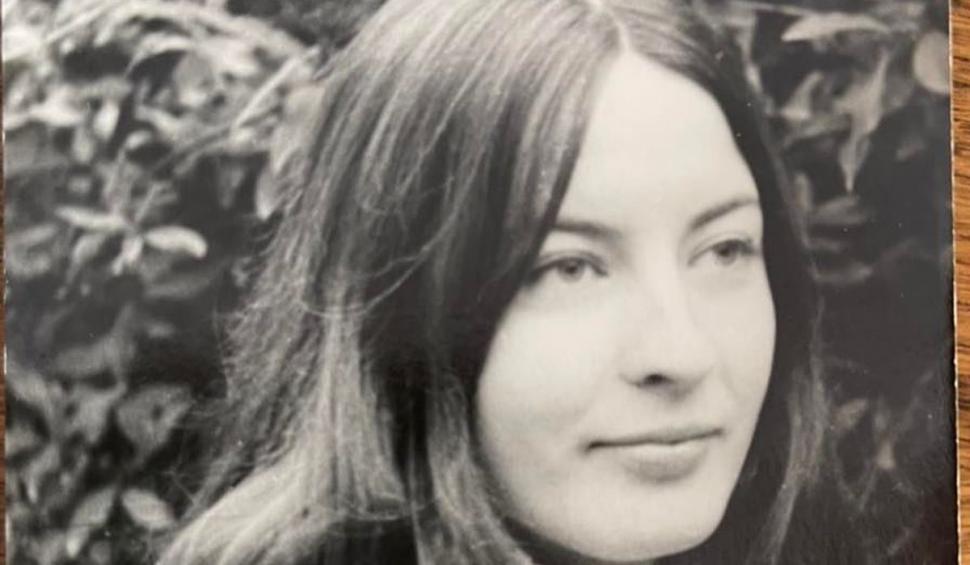 Recunoşti copila din imagine? Azi e o cântăreaţă româncă arhicunoscută şi aşa arăta în urmă cu jumătate de veac 801160