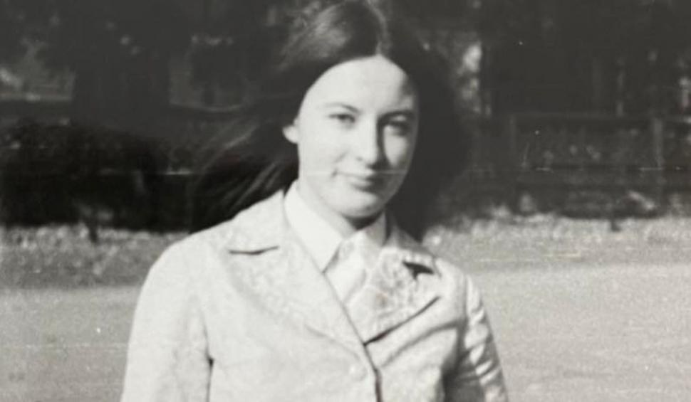 Recunoşti copila din imagine? Azi e o cântăreaţă româncă arhicunoscută şi aşa arăta în urmă cu jumătate de veac 801161