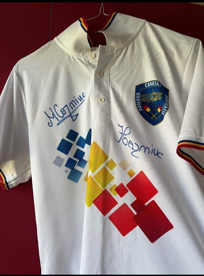 Un tricou cu semnăturile a doi campioni mondiali la canotaj, scos la licitatie pentru salvarea unei fetite bolnave din Bârlad 801369