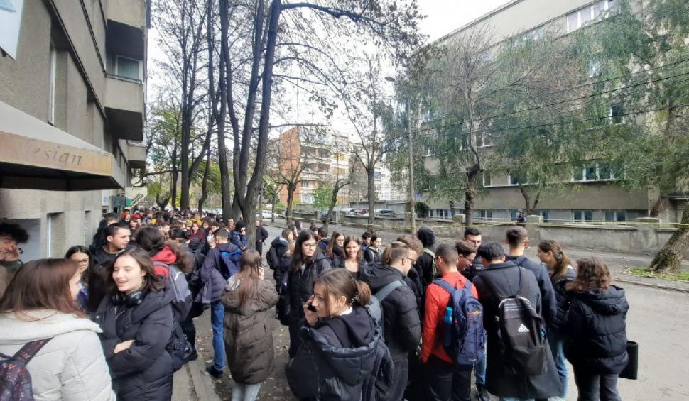 O nouă alertă cu bombă la Colegiul Naţional Ana Aslan din Timişoara | Tânărul care a dat alarma a sunat de şapte ori la 112 anul acesta 801499