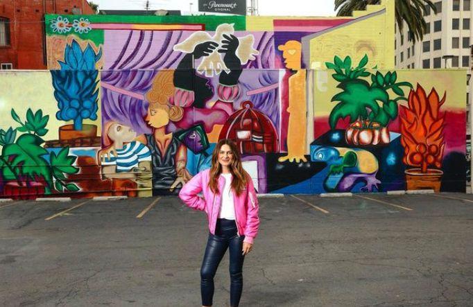 Alexandra Nechita, românca ce a fermecat întreaga lume cu tablourile sale. A fost invitată să-şi expună creaţiile la Beverly Hills Hotel 801383