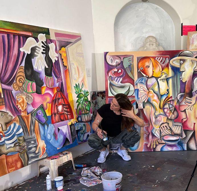 Alexandra Nechita, românca ce a fermecat întreaga lume cu tablourile sale. A fost invitată să-şi expună creaţiile la Beverly Hills Hotel 801384