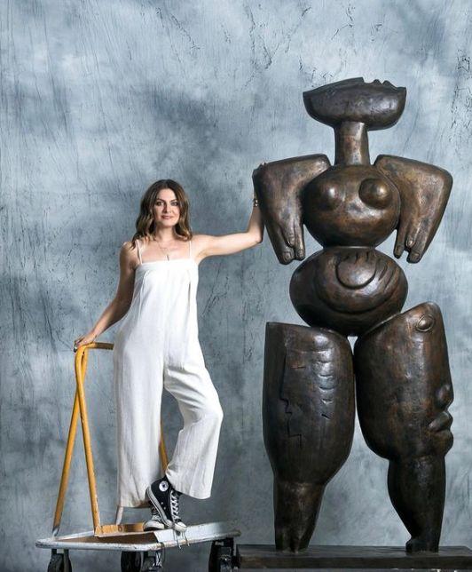 Alexandra Nechita, românca ce a fermecat întreaga lume cu tablourile sale. A fost invitată să-şi expună creaţiile la Beverly Hills Hotel 801385