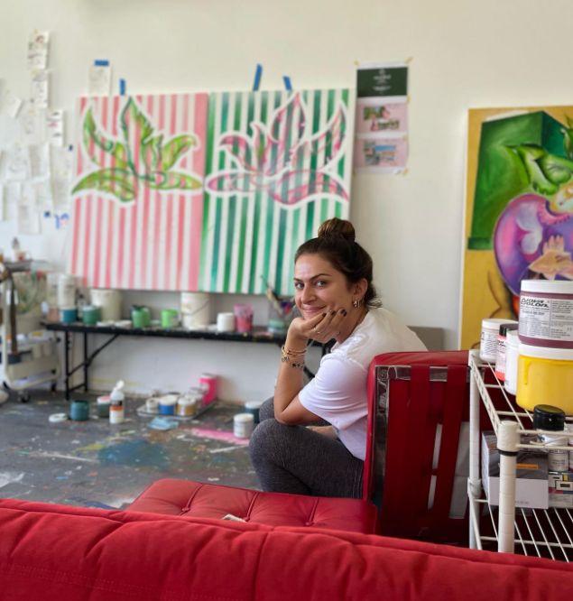 Alexandra Nechita, românca ce a fermecat întreaga lume cu tablourile sale. A fost invitată să-şi expună creaţiile la Beverly Hills Hotel 801387