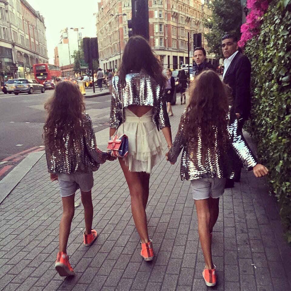 Dana Budeanu, mesaj emoţionant pentru fiicele ei, la împlinirea vârstei de 18 ani: "Copiii sunt sufletul nostru în văzul tuturor" 801579