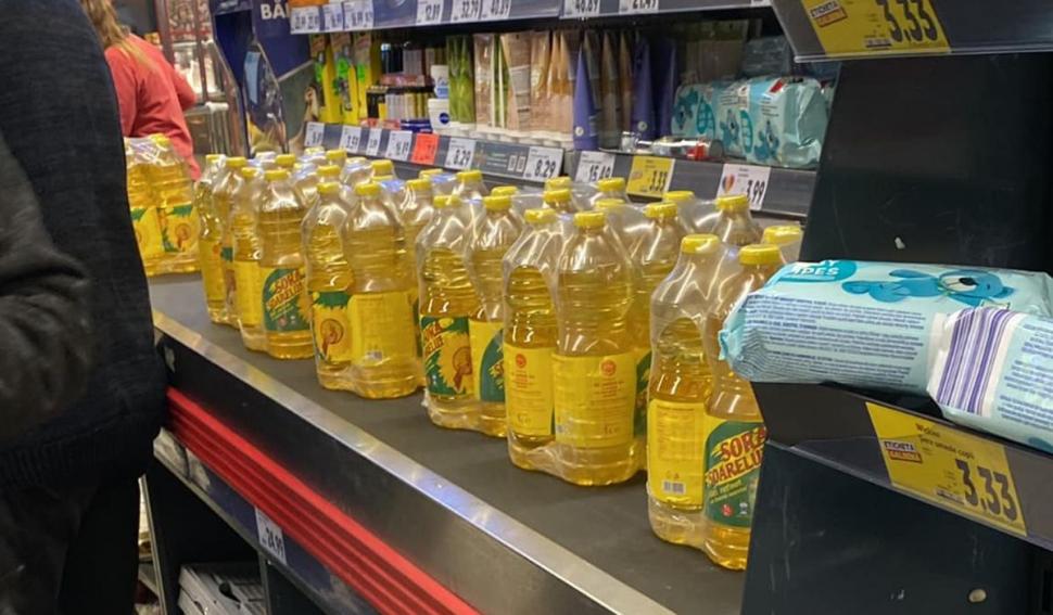 Cozi uriașe la Kaufland pentru alimente ieftine. Magazinul a vândut ulei la preţul de anul trecut 801780