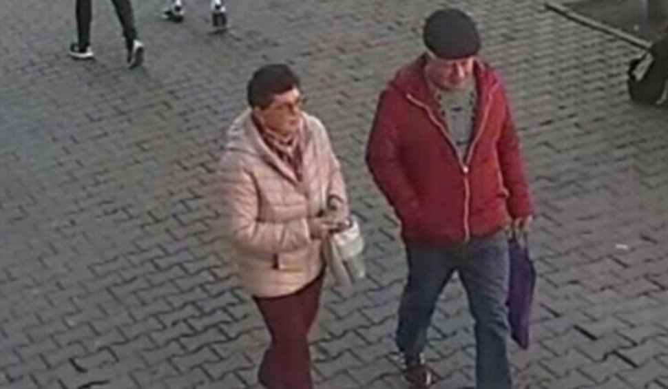 O femeie şi un bărbat au furat banii uitaţi într-un bancomat din Sfântu Gheorghe. Dacă îi recunoaşteţi, sunaţi la 112