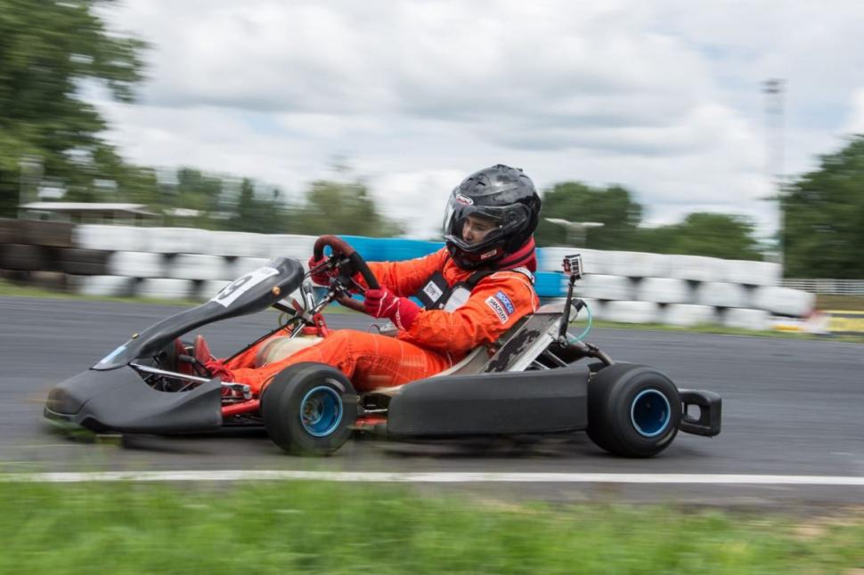 Ea este Pamela, polițista care bagă spaima în infractori. Are un trup de invidiat 801801