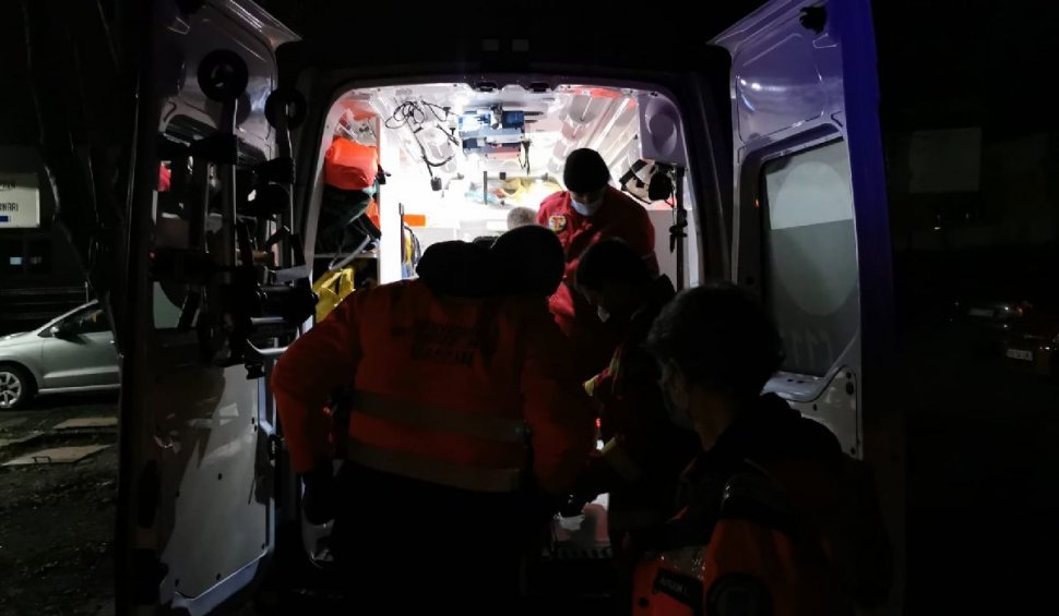 Tânărul împuşcat de poliţişti la Vaslui a devastat ambulanţa care îl ducea la spital: "Colegii noştri au trecut prin nişte clipe groaznice”