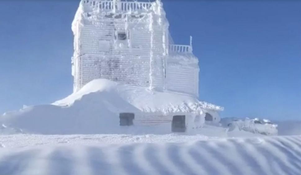 Imagini spectaculoase cu "dune" de zăpadă pe Vârful Omu | -11 grade temperatura resimţită 802017