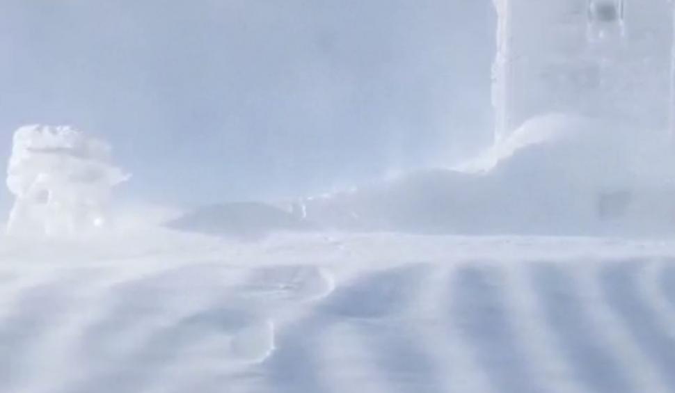Imagini spectaculoase cu "dune" de zăpadă pe Vârful Omu | -11 grade temperatura resimţită 802019