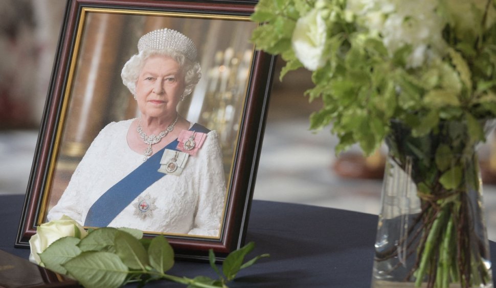 Regina Elisabeta a II-a "s-a luptat cu cancerul" în ultimele luni de viață, arată o nouă biografie scrisă de un prieten al Prințului Philip