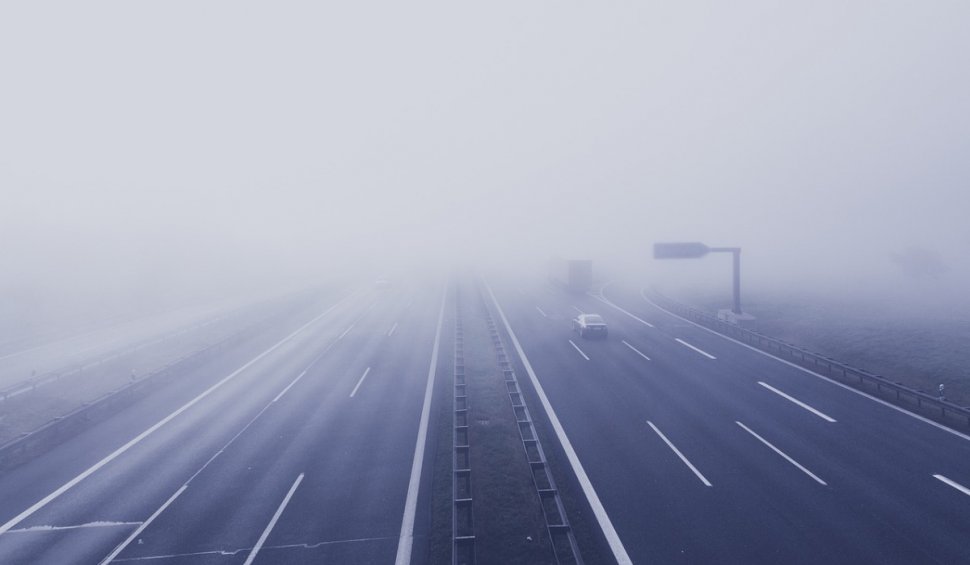 Avertizare pentru șoferii care circulă pe autostrăzile A1 și A2! Ceață densă și vizibilitate redusă