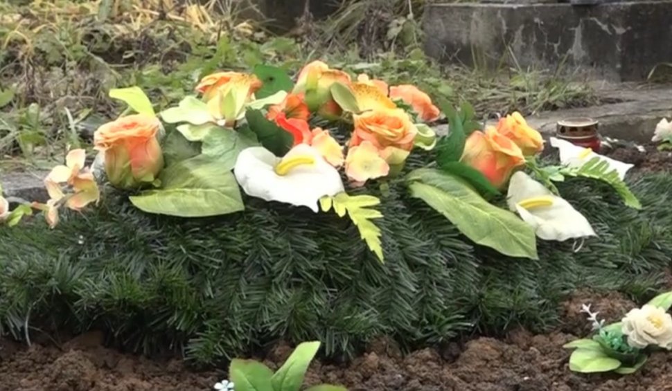 Bani în plic în loc de coroane de flori la înmormântare, într-o comună din Hunedoara