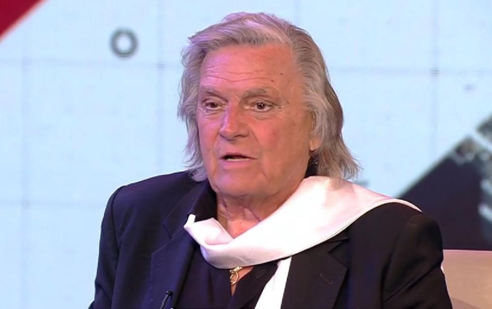 Recunoşti copilul dolofan din poză? Azi e cel mai celebru actor român, cu o stea pe "Walk of Fame-ul" din Bucureşti 802135