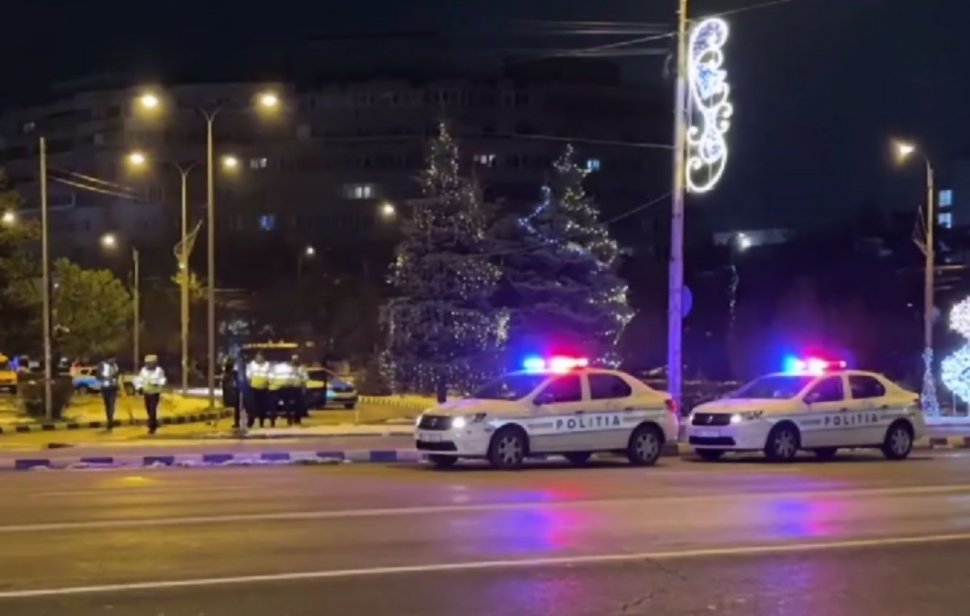 Șofer băut, oprit cu zeci de focuri de armă. Polițiștii din Suceava au făcut o baricadă cu autospecialele