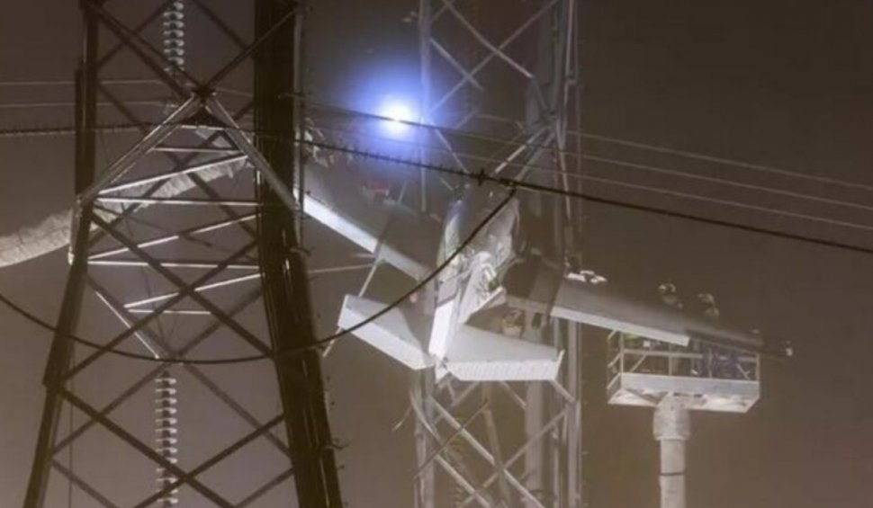 Blackout în mai multe zone din SUA, după ce un avion a căzut peste o rețea electrică