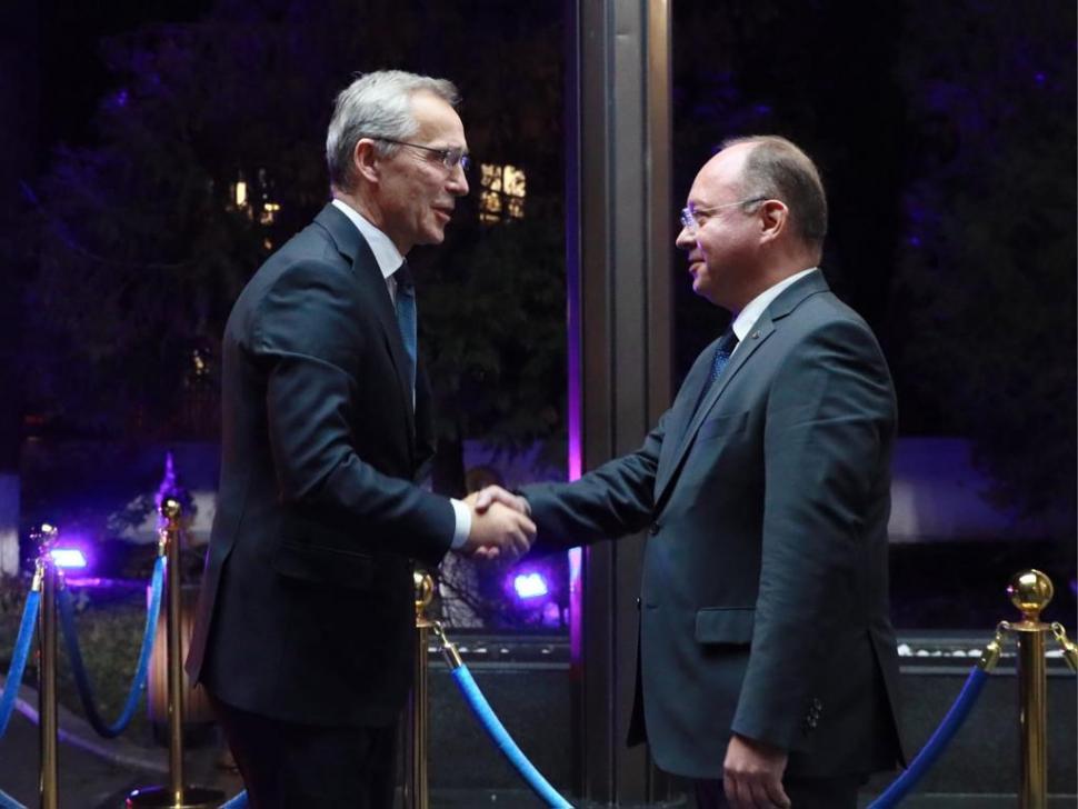 Ministrul român de Externe, întâlnire cu șeful NATO la București. Accent pe creşterea securităţii la Marea Neagră 802529