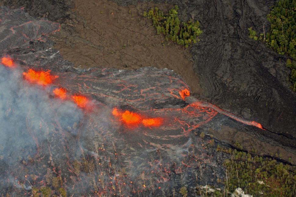Imagini care îţi taie răsuflarea cu cel mai mare vulcan activ din lume. A erupt după 40 de ani! 802514