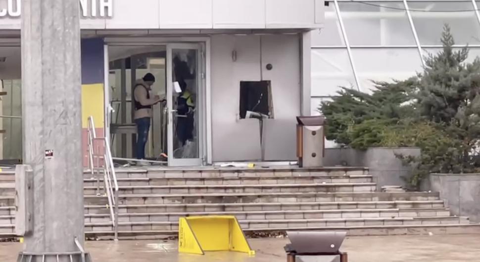 Bancomat aruncat în aer, în timp ce suspecții erau filați de poliție, în Constanța 802554