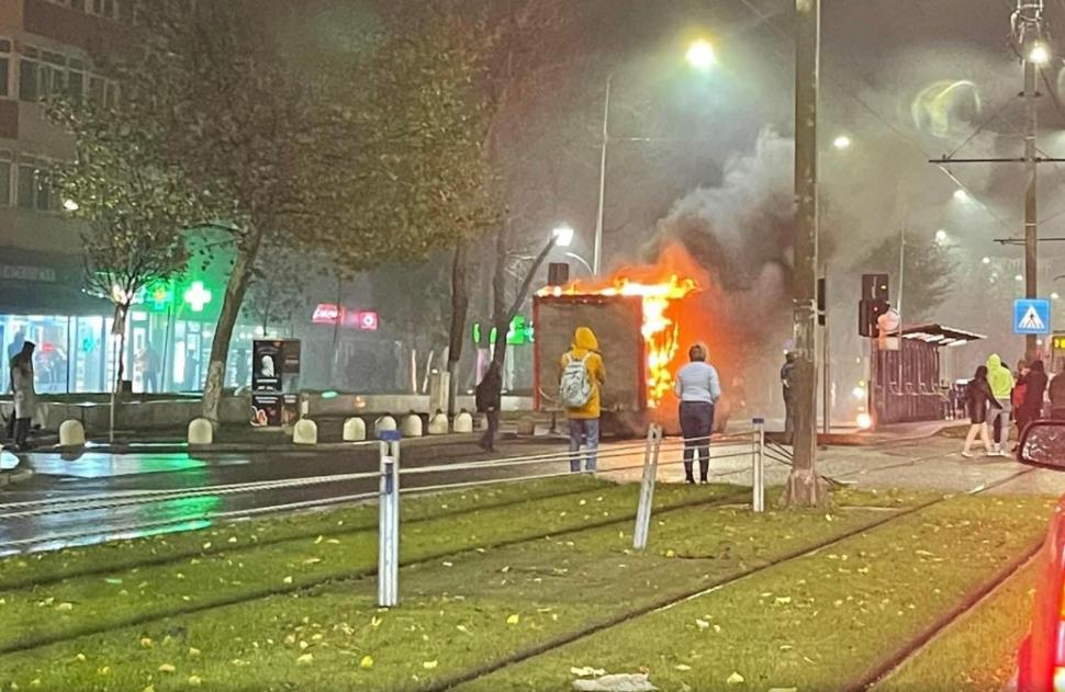 Camionul lui Moş Crăciun a fost distrus într-un incendiu pe Şoseaua Giurgiului din Bucureşti 802766