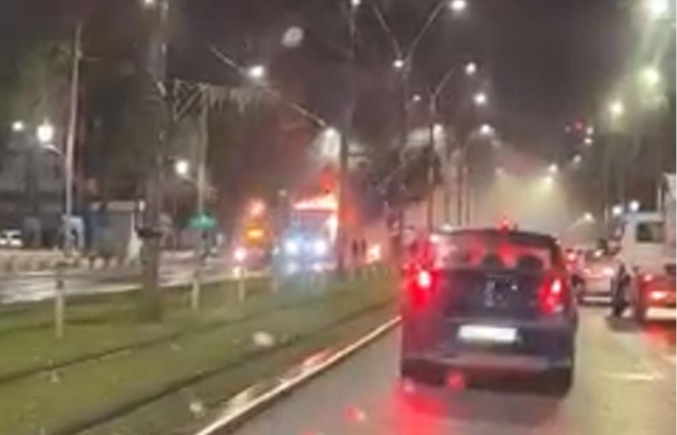Camionul lui Moş Crăciun a fost distrus într-un incendiu pe Şoseaua Giurgiului din Bucureşti 802767