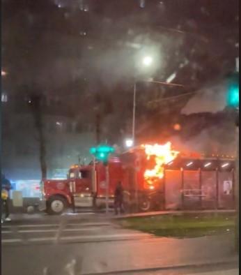 Camionul lui Moş Crăciun a fost distrus într-un incendiu pe Şoseaua Giurgiului din Bucureşti 802770