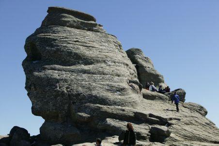 Cum se formează piramida energetică deasupra Sfinxului din Bucegi. Ar putea fi chiar o poartă de ieşire din universul terestru 802650