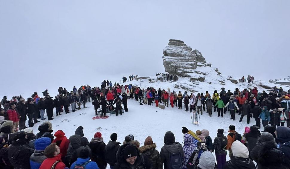 Cum se formează piramida energetică deasupra Sfinxului din Bucegi. Ar putea fi chiar o poartă de ieşire din universul terestru 802653