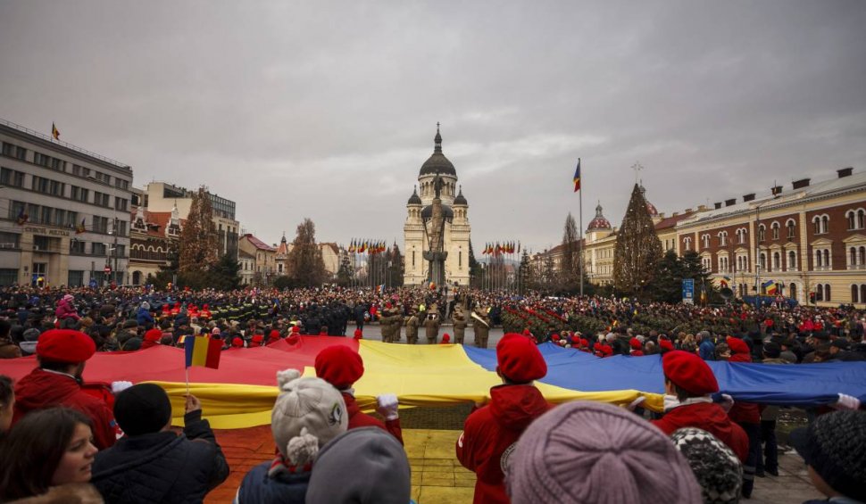 Peste 60.000 de români își serbează ziua pe 1 decembrie: La Mulţi Ani! 