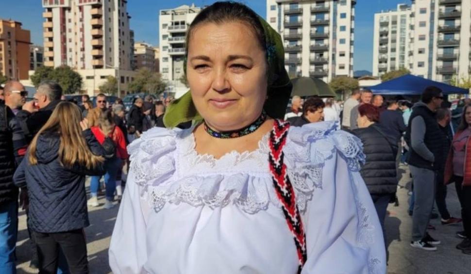 Cine sunt românii care au sărbătorit deja Ziua Națională. S-au adunat cu miile la dans, mici și bere 802909