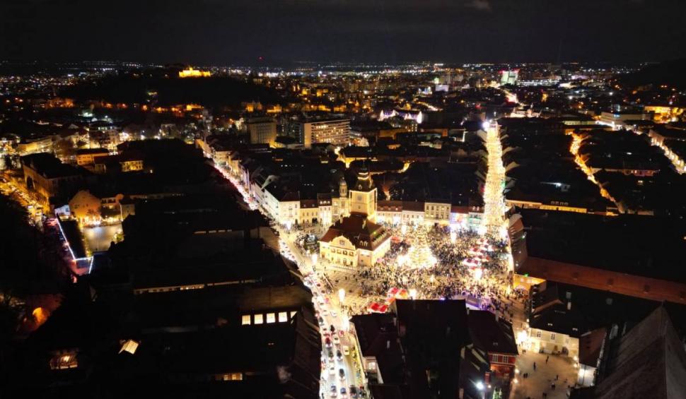 S-a deschis Târgul de Crăciun din Brașov. Un milion de luminițe sunt aprinse în oraș 802951