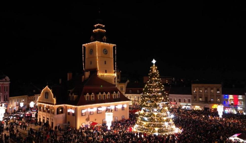 S-a deschis Târgul de Crăciun din Brașov. Un milion de luminițe sunt aprinse în oraș 802954