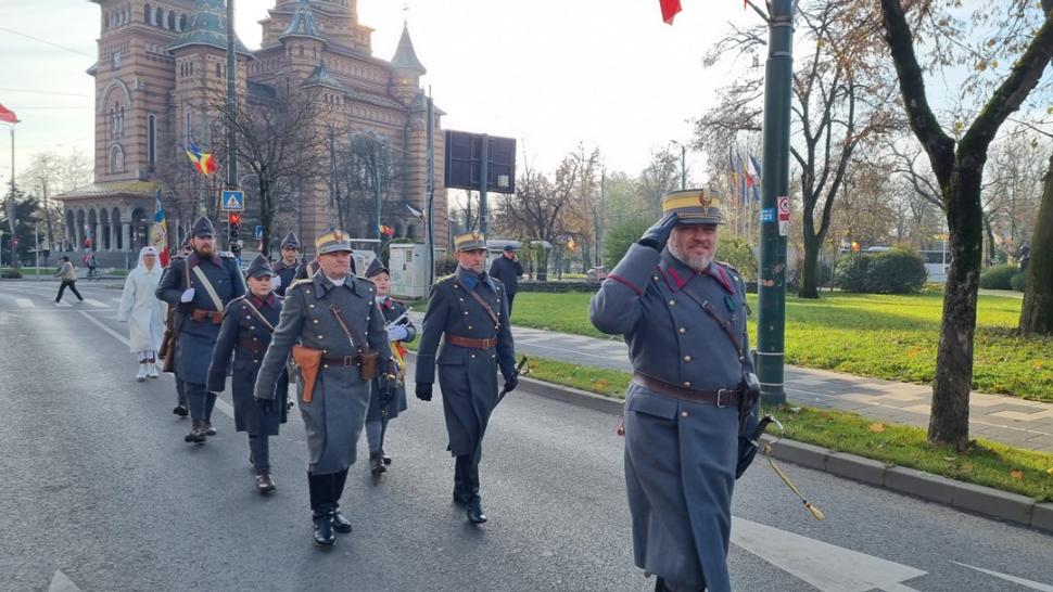 1 Decembrie, Ziua Naţională a României. Iohannis a fost la paradă, avioanele şi elicopterele nu au zburat | Parada militară se vede la Antena 3 CNN 802957