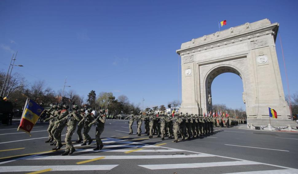 1 Decembrie, Ziua Naţională a României. Iohannis a fost la paradă, avioanele şi elicopterele nu au zburat | Parada militară se vede la Antena 3 CNN 803012