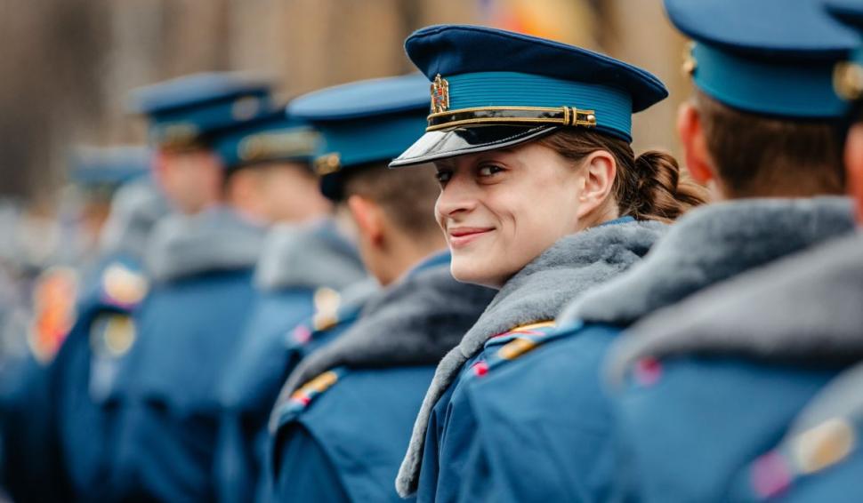 1 Decembrie, Ziua Naţională a României. Iohannis a fost la paradă, avioanele şi elicopterele nu au zburat | Parada militară se vede la Antena 3 CNN 803017