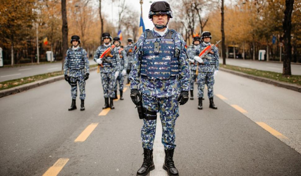 1 Decembrie, Ziua Naţională a României. Iohannis a fost la paradă, avioanele şi elicopterele nu au zburat | Parada militară se vede la Antena 3 CNN 803018