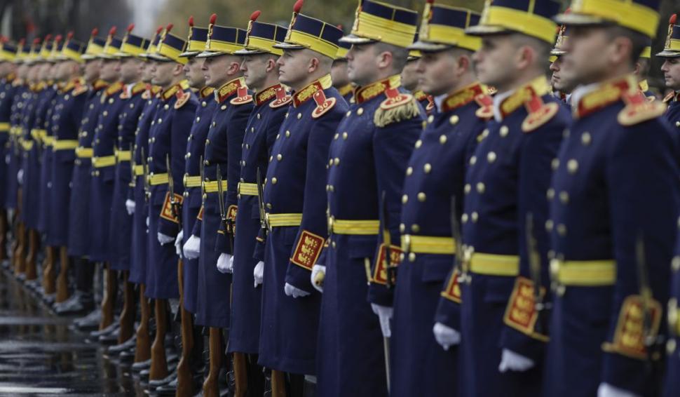 1 Decembrie, Ziua Naţională a României. Iohannis a fost la paradă, avioanele şi elicopterele nu au zburat | Parada militară se vede la Antena 3 CNN 803076