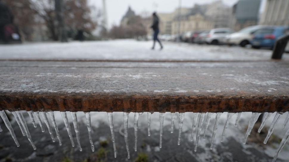 Cod galben de freezing rain și polei! Avertizare meteo pentru mai multe județe ale țării